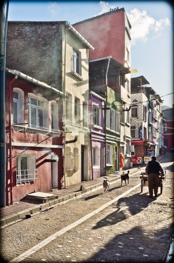 Balat, Istanbul, late-afternoon, December 2011. Fuji X100. Click on image to enlarge.