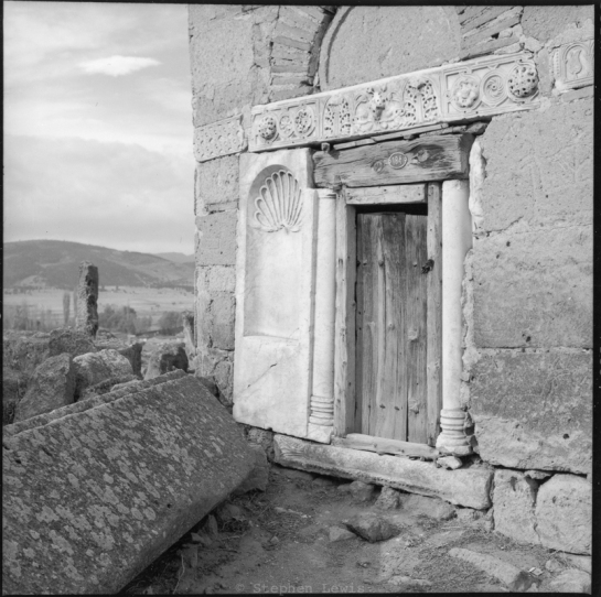 Spolia, Seljuk Mausoleum, environs of Eskişehir, Turkey, 1997. Scan of print of b/w negative, Rolleiflex T Tessar f3.5. Click to enlarge.